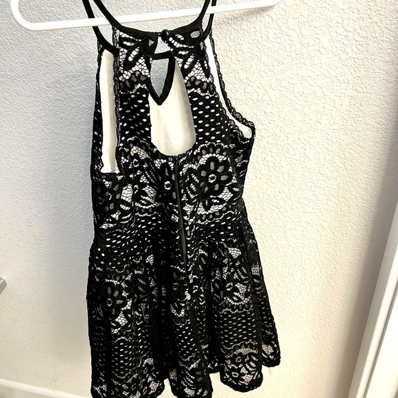 Girls lace dress - Picture 2 of 2